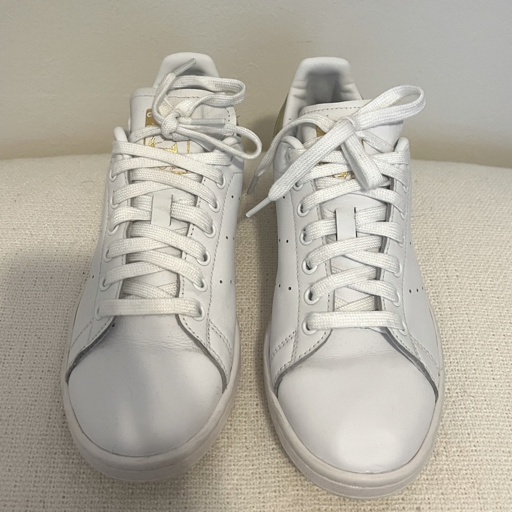 Adidas Women’s Stan Smith Sneakers | white and gold size 8.5